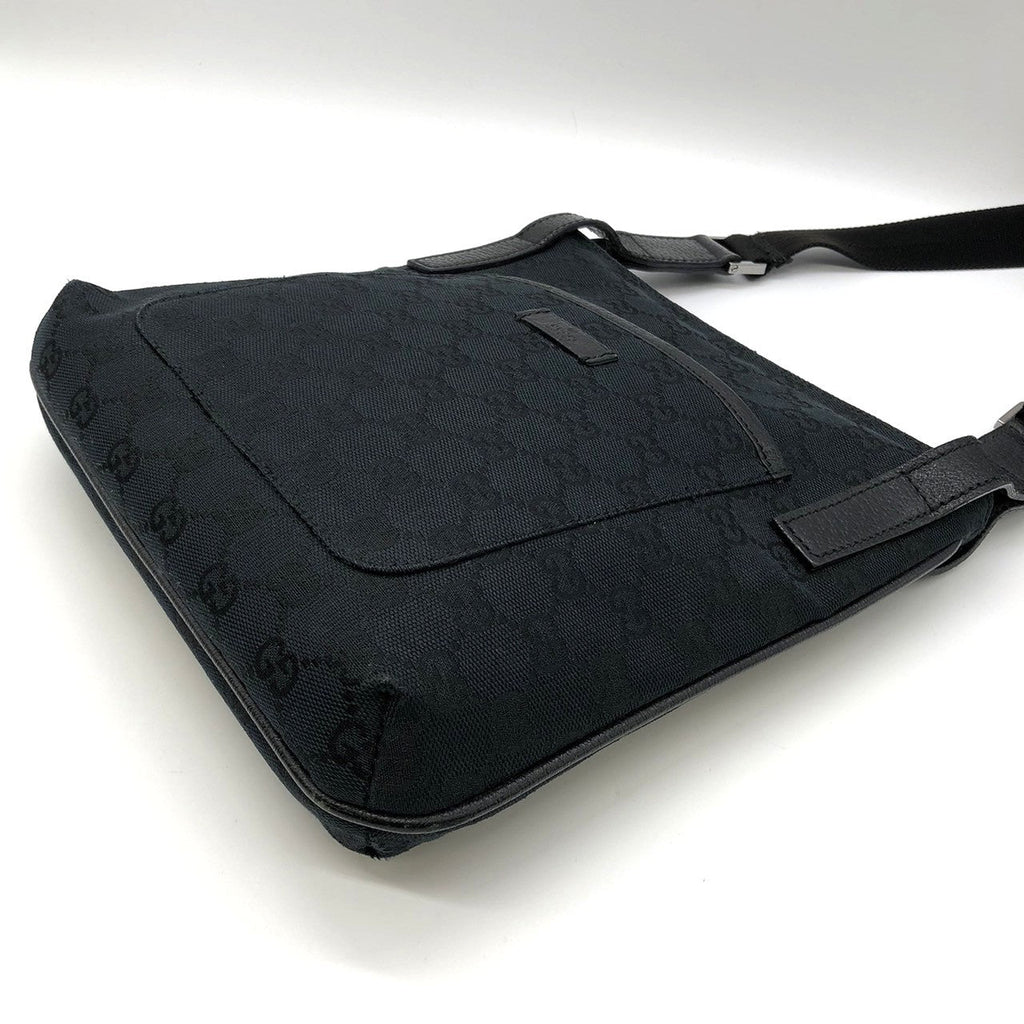 Gucci 122793 Shoulder Bag in Black GG Canvas PRE-OWNED