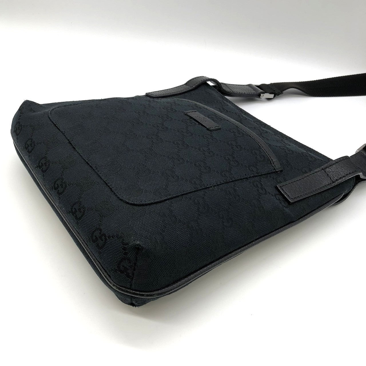 Gucci 122793 Shoulder Bag in Black GG Canvas PRE-OWNED