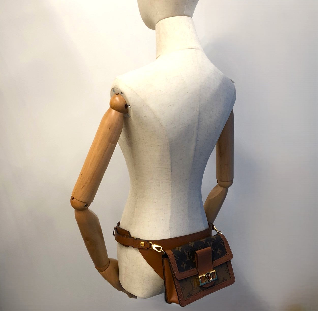 Louis Vuitton M44586 Bum Bag Monogram Reverse Brown Pre-owned