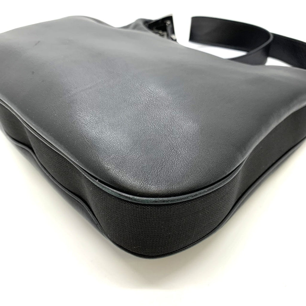 GUCCI 001 3341 Shoulder Bag Leather Black Women's Fashion PRE-OWNED