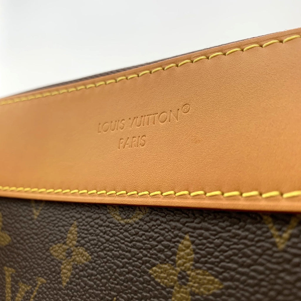 Excellent condition LOUIS VUITTON Pochette Voyage Souple M14057 clutch bag, Monogram canvas/leather, brown, women's fashion. PRE-OWNED