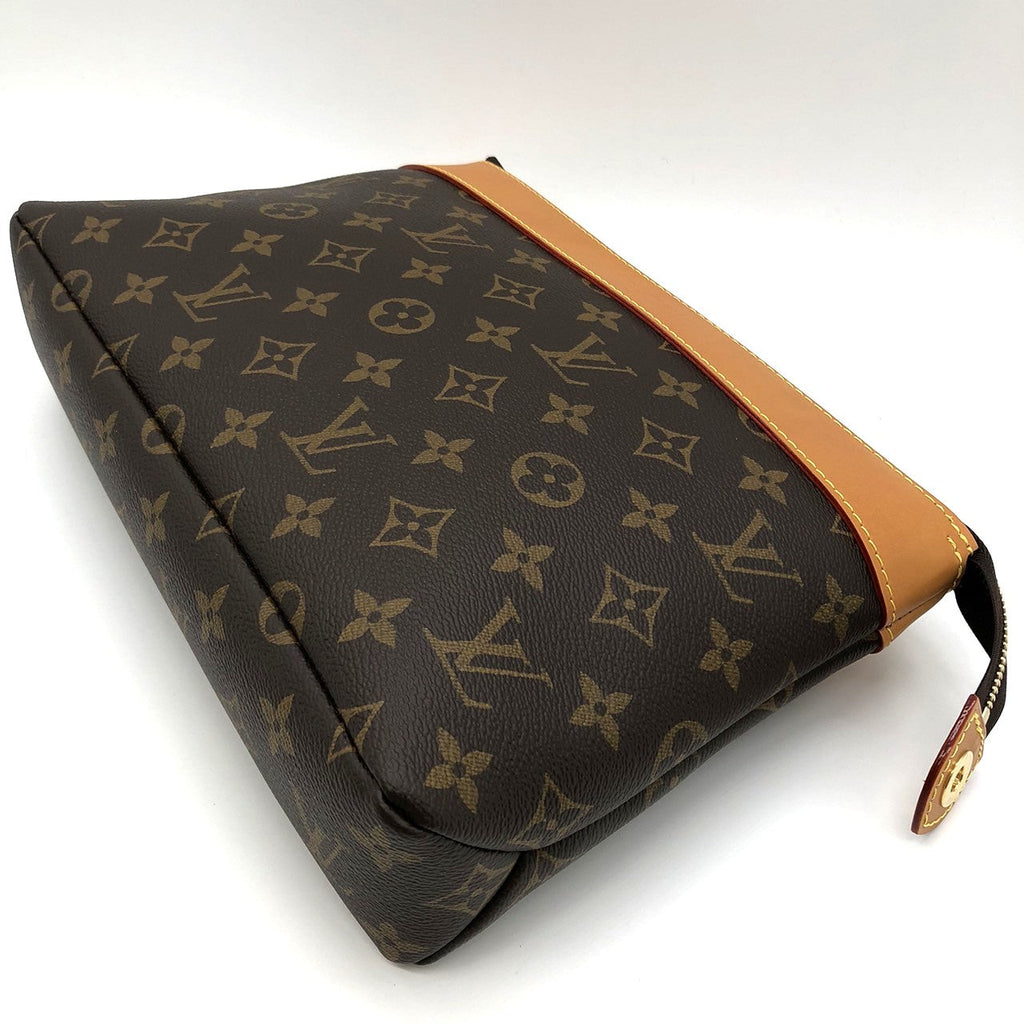 Excellent condition LOUIS VUITTON Pochette Voyage Souple M14057 clutch bag, Monogram canvas/leather, brown, women's fashion. PRE-OWNED