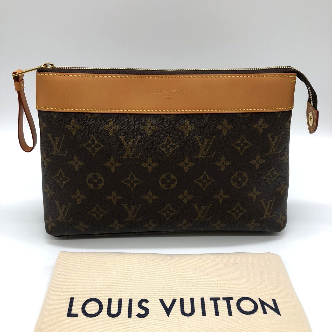 Excellent condition LOUIS VUITTON Pochette Voyage Souple M14057 clutch bag, Monogram canvas/leather, brown, women's fashion. PRE-OWNED