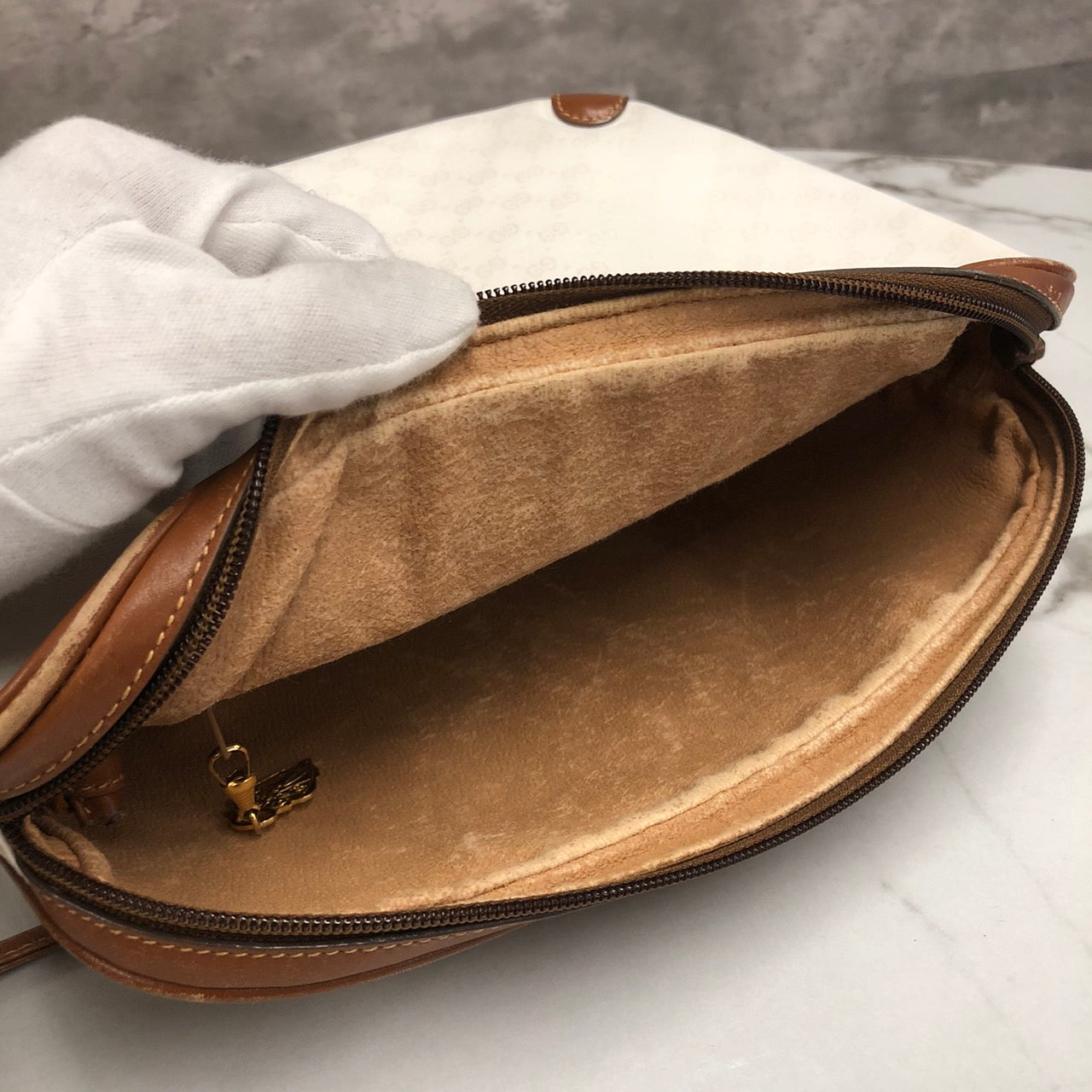 GUCCI Old Gucci 0001 104 0558 Shoulder Bag White Brown Micro GG PVC x Leather Brand Women's (Slightly Imperfect) PRE-OWNED