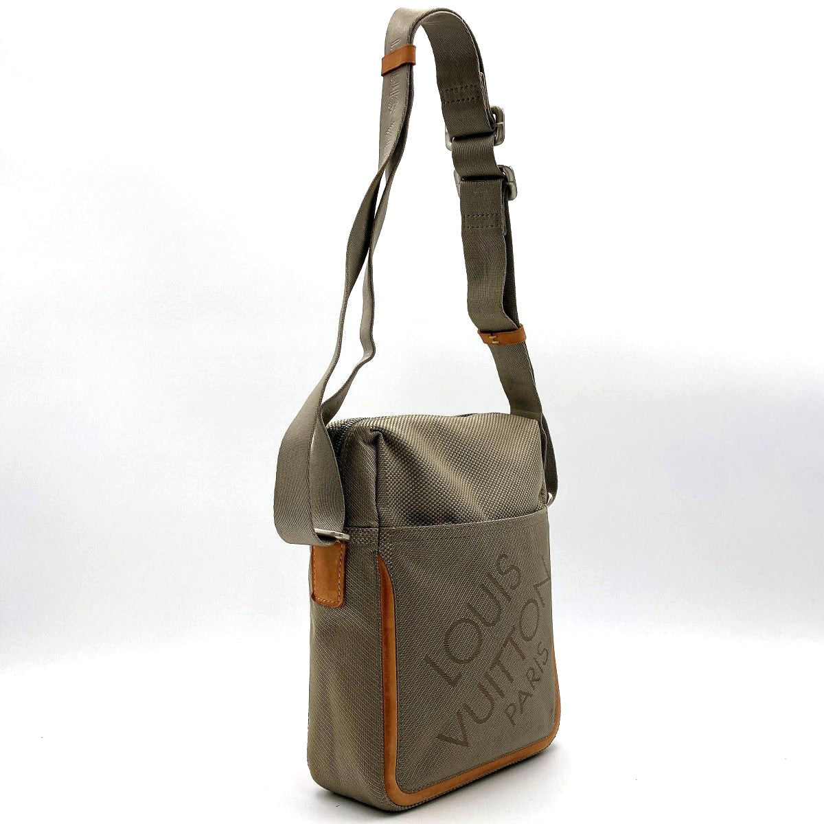 Louis Vuitton M93224 Citadan NM Crossbody Shoulder Bag Damier Geant Nylon Gray Pre-owned
