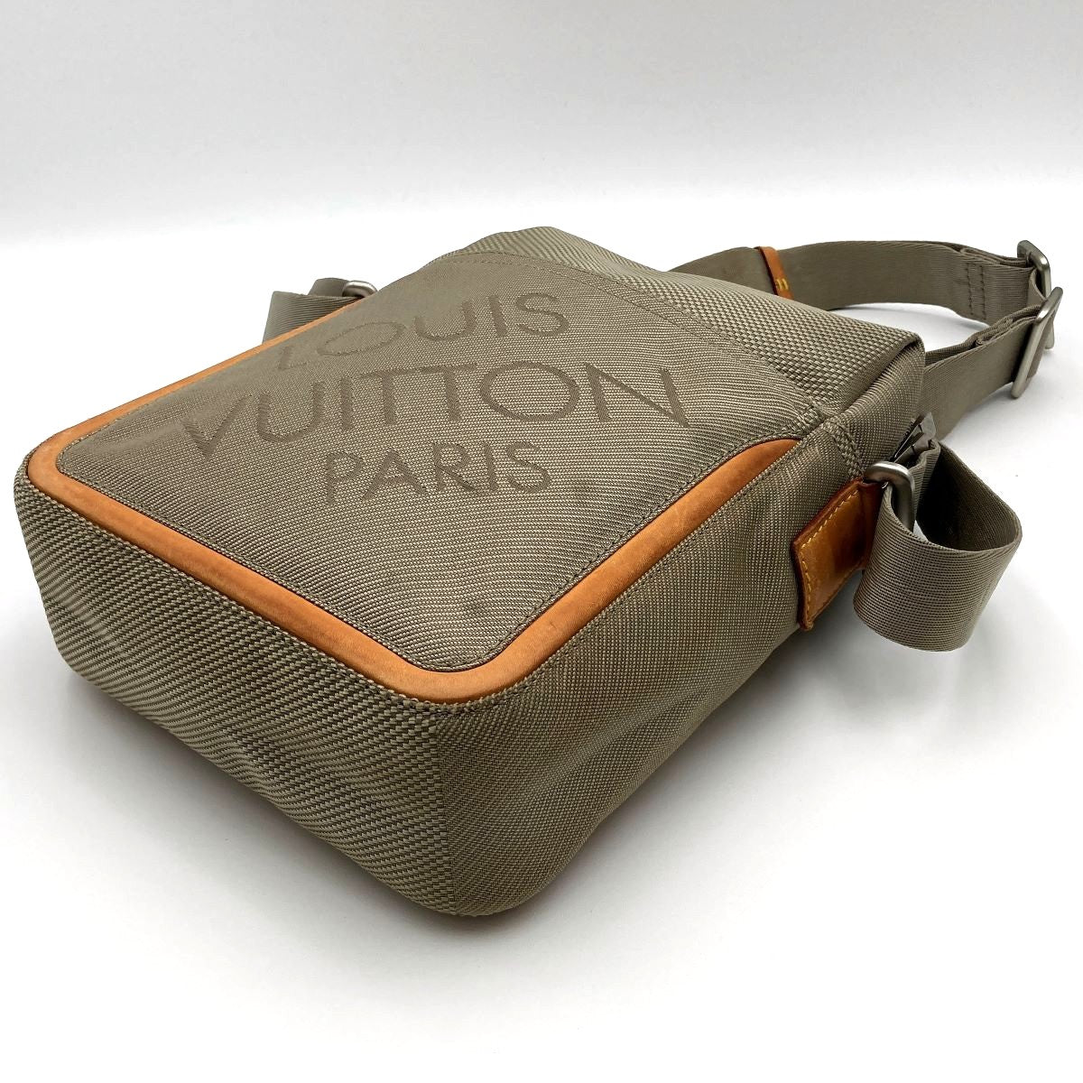 Louis Vuitton M93224 Citadan NM Crossbody Shoulder Bag Damier Geant Nylon Gray Pre-owned