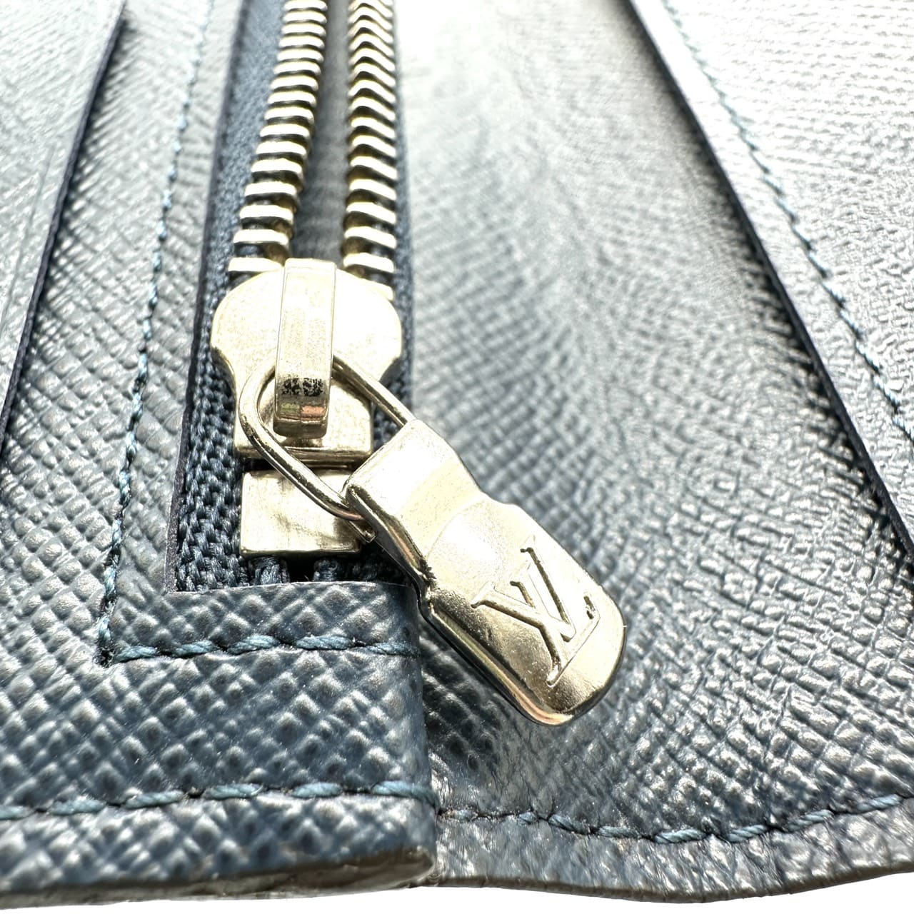 LOUIS VUITTON M61804 Portefeuille Alexandre Taiga Long Wallet Navy Leather Women's Men's PRE-OWNED Fashion