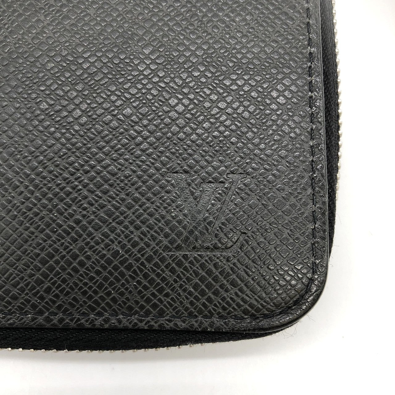 Louis Vuitton M30510 Zippy Vertical Long Wallet Taiga Leather Black Pre-owned