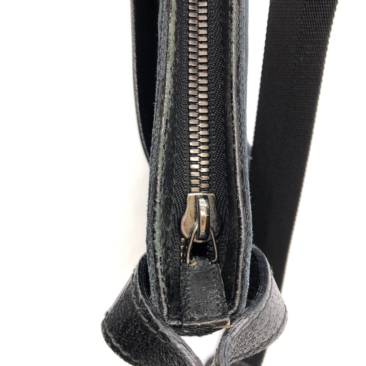 Gucci 122793 Shoulder Bag in Black GG Canvas PRE-OWNED