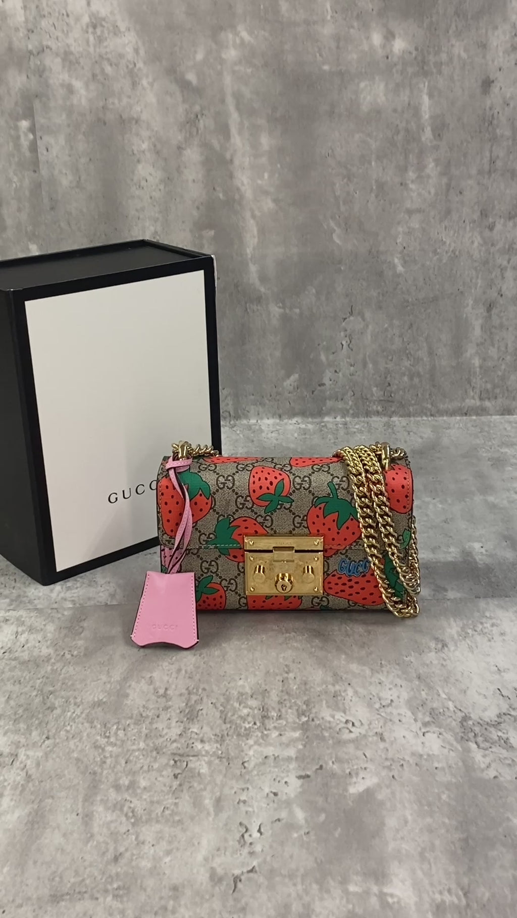 Gucci 409487 Strawberry Pattern Shoulder Bag GG Supreme Red/Pink Pre-owned