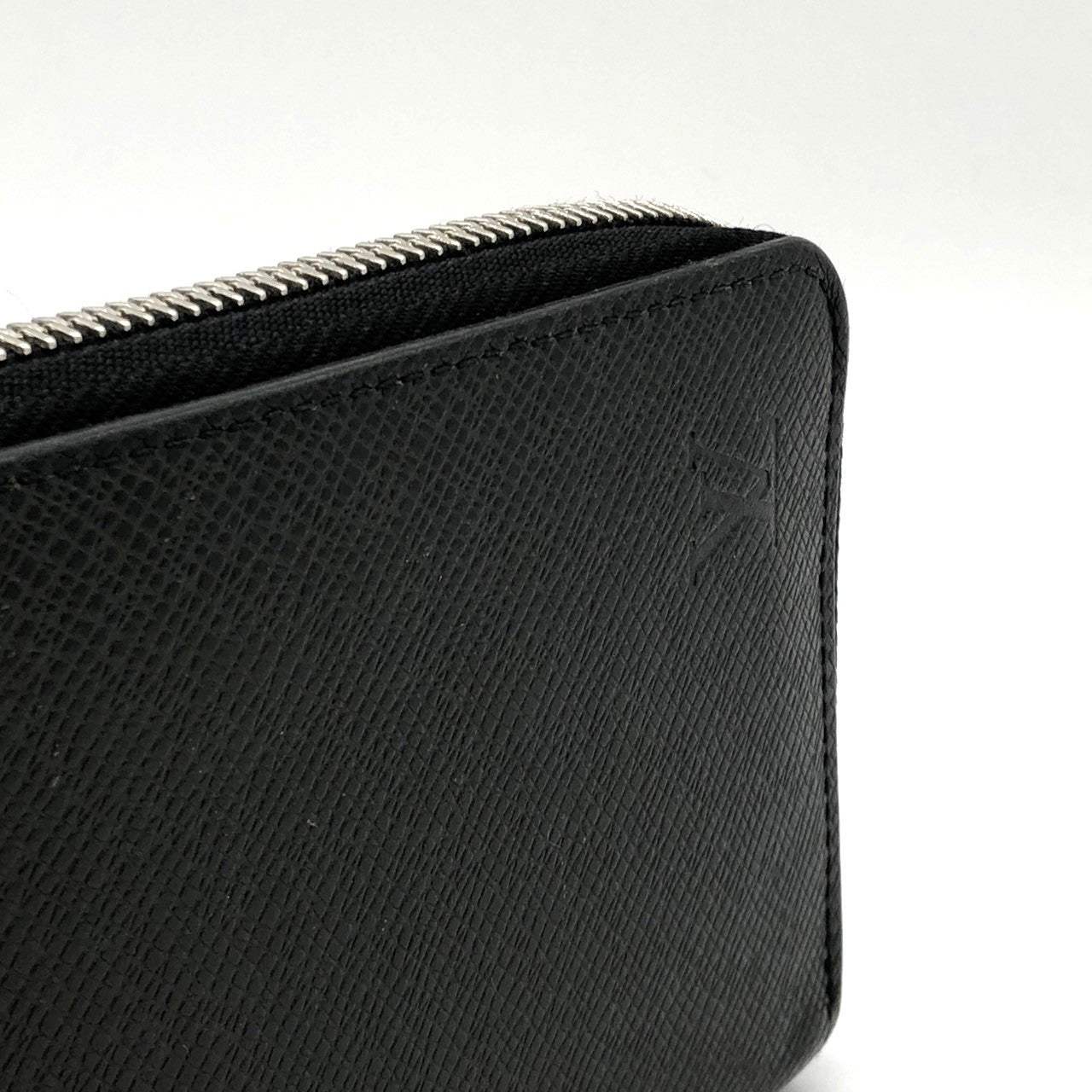 Louis Vuitton M30510 Zippy Vertical Long Wallet Taiga Leather Black Pre-owned